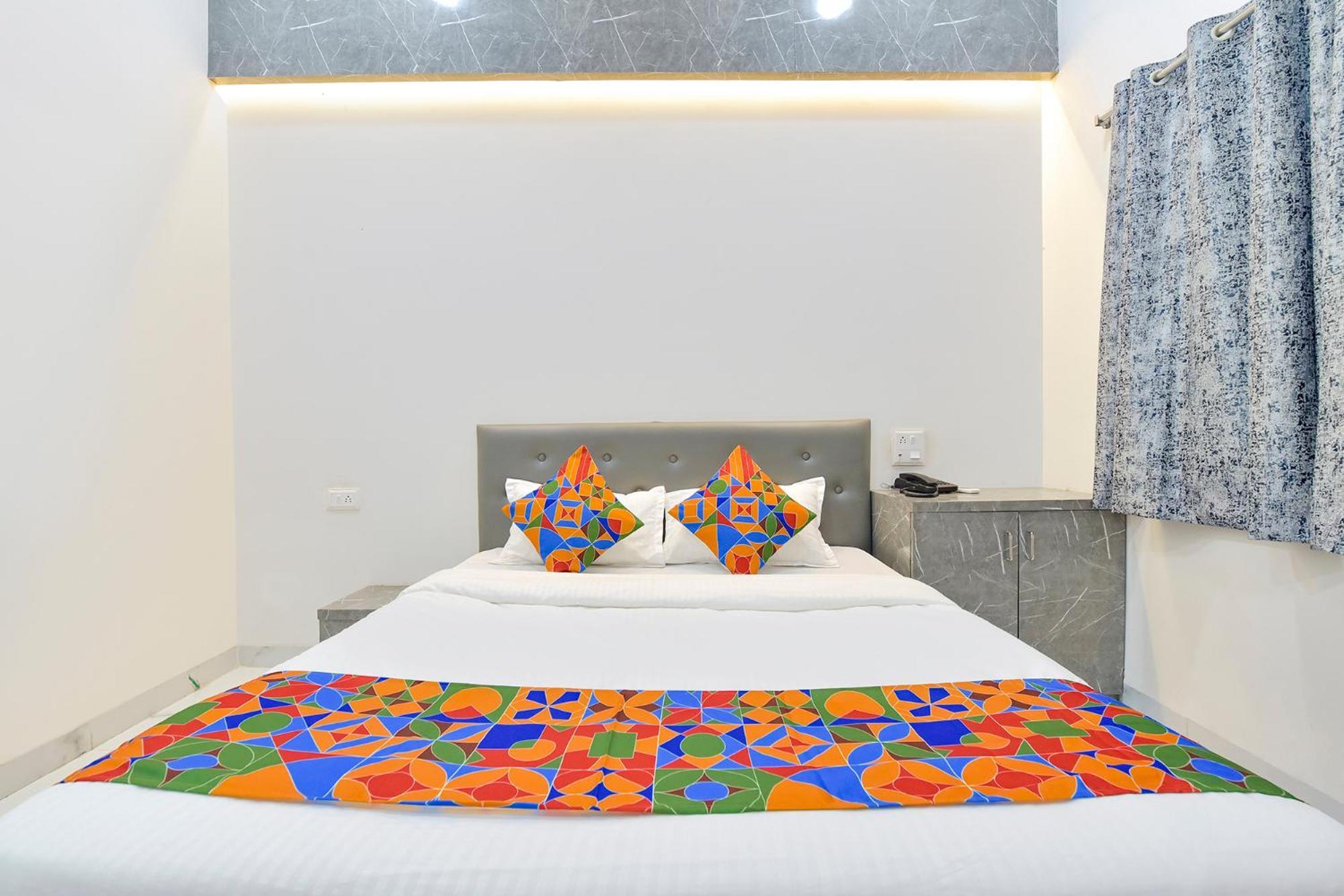 Fabhotel Grand Embassy Индор Екстериор снимка