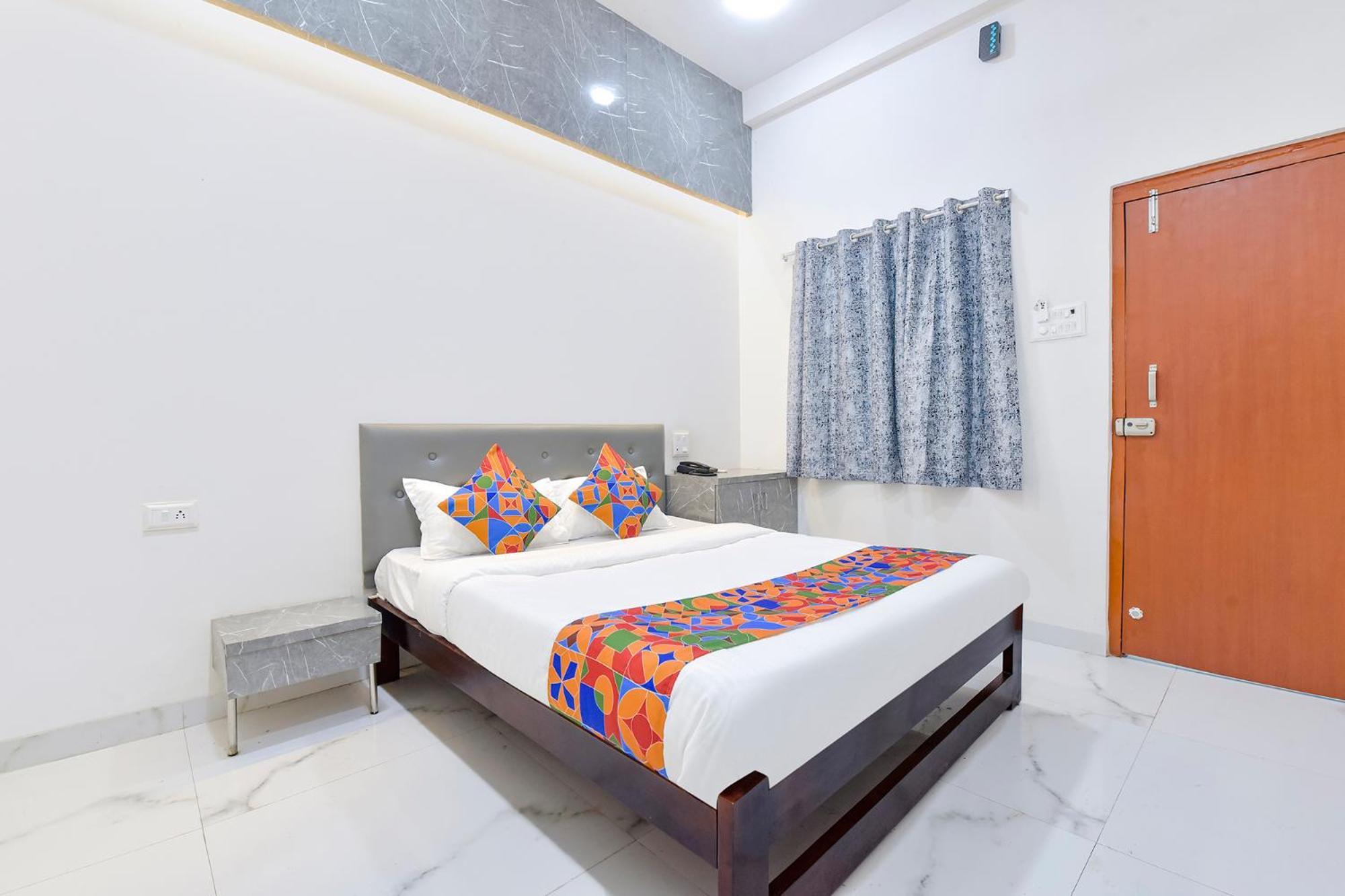Fabhotel Grand Embassy Индор Екстериор снимка