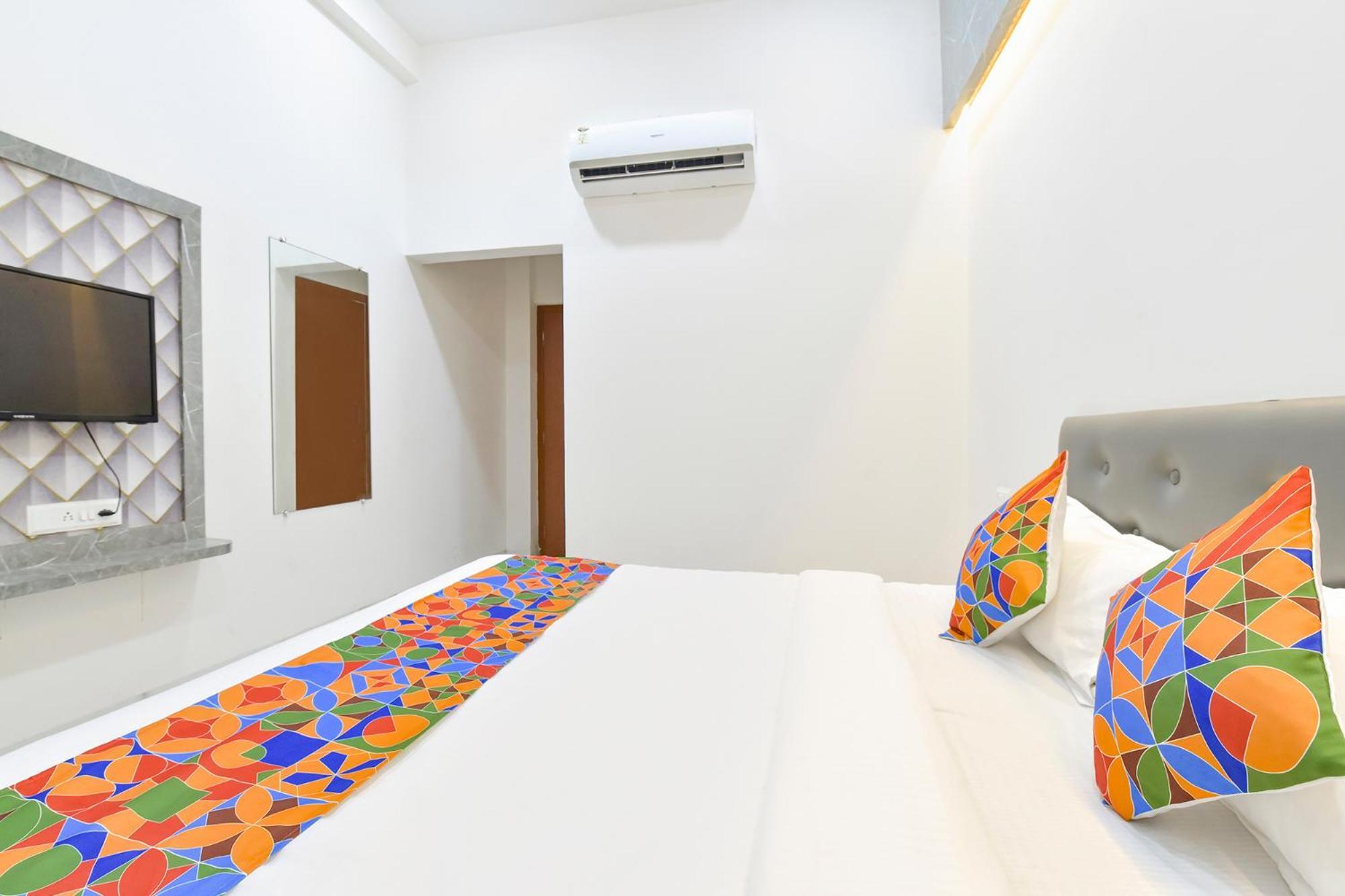 Fabhotel Grand Embassy Индор Екстериор снимка