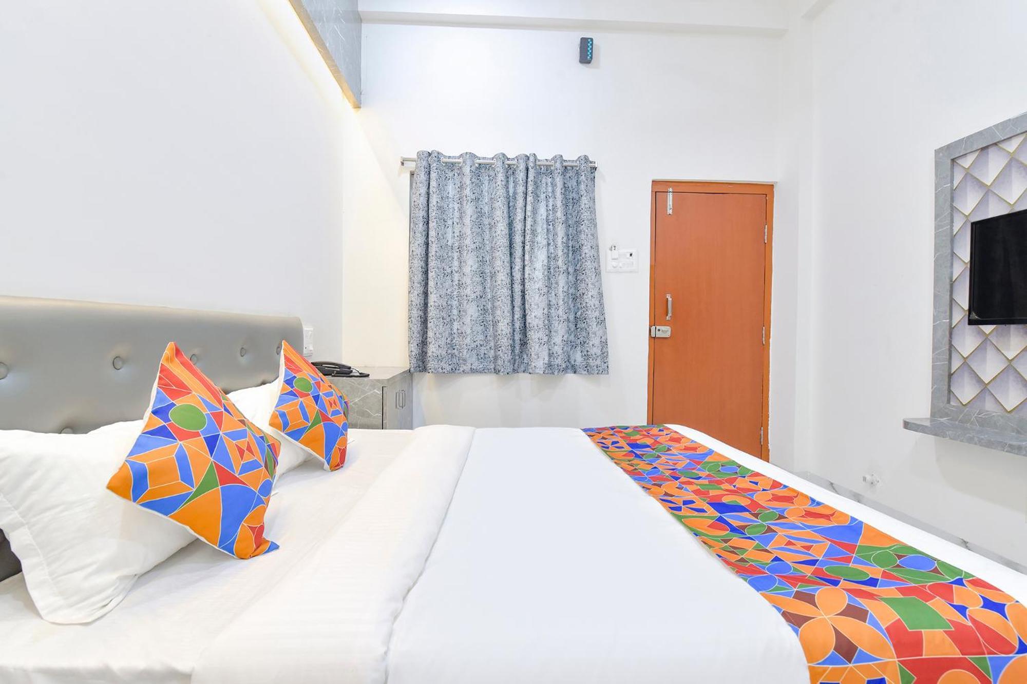 Fabhotel Grand Embassy Индор Екстериор снимка