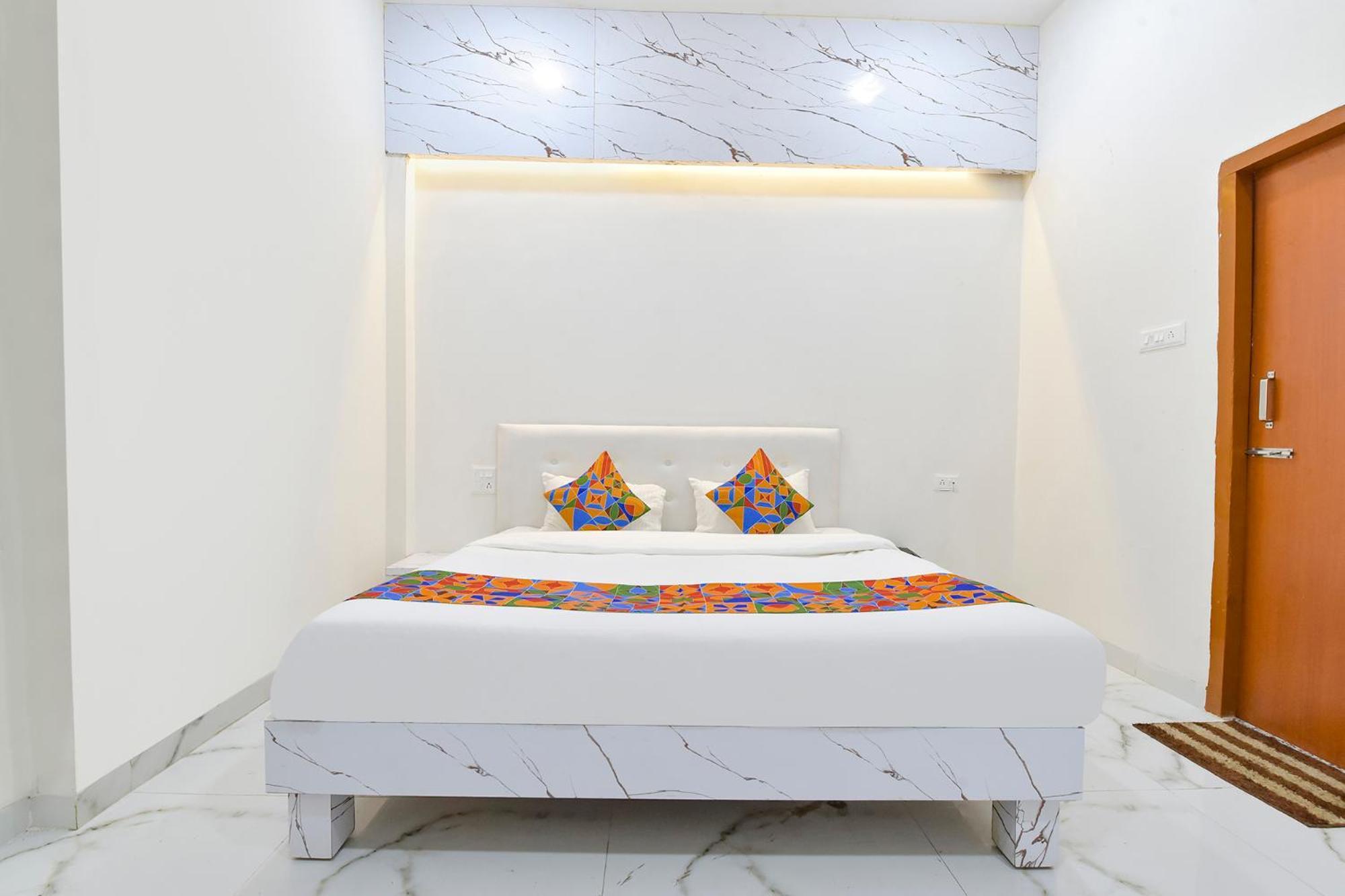 Fabhotel Grand Embassy Индор Екстериор снимка