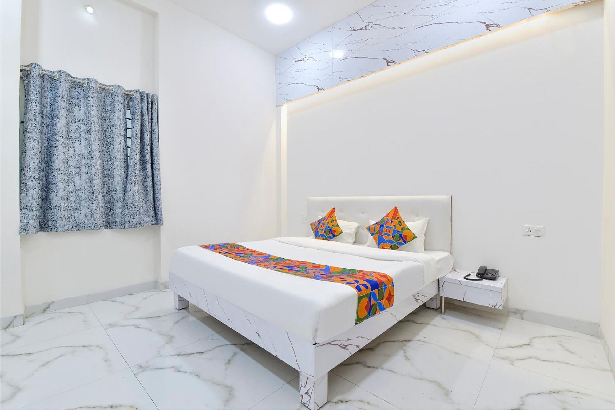 Fabhotel Grand Embassy Индор Екстериор снимка